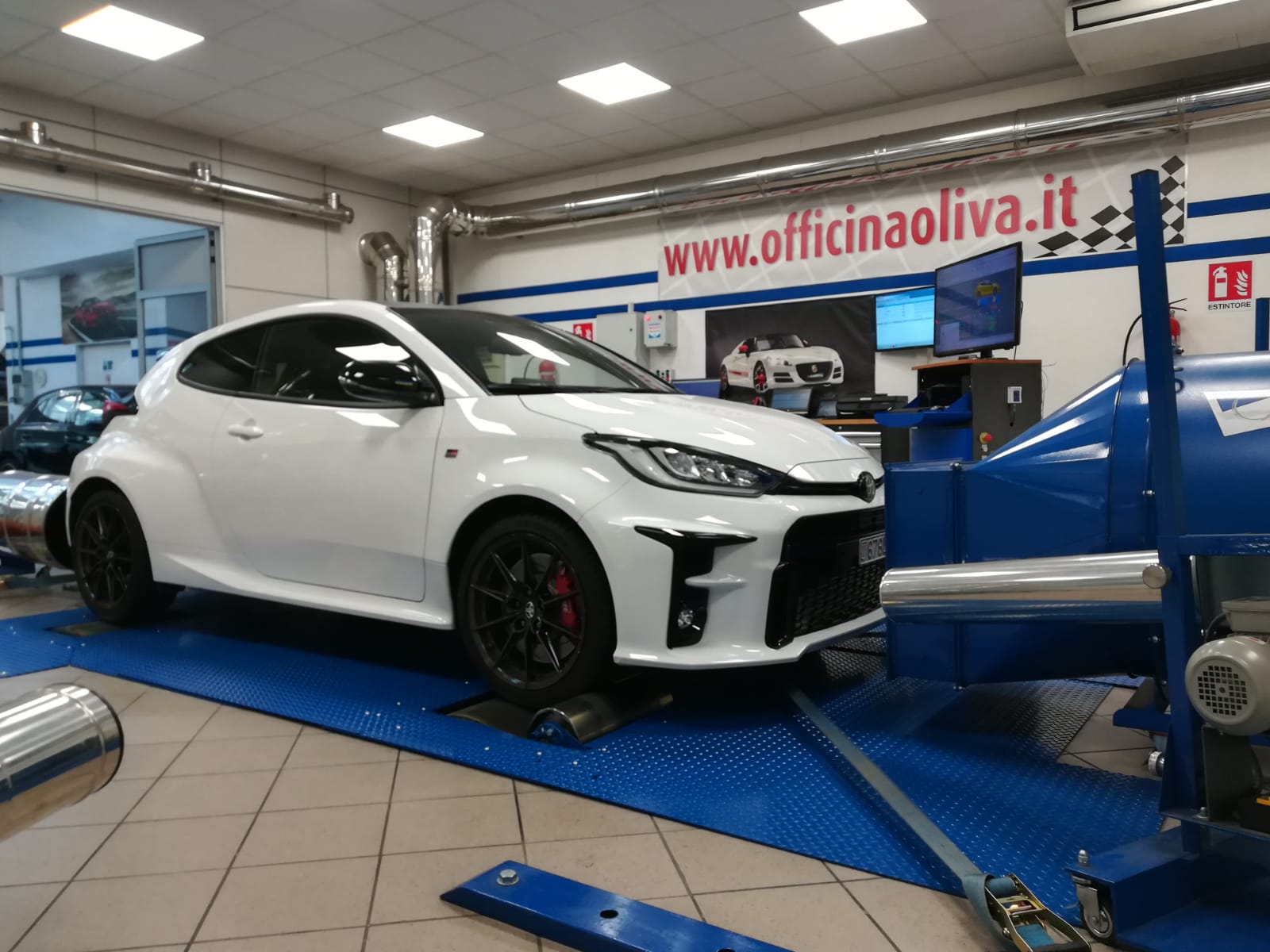 YARIS GR.jpg